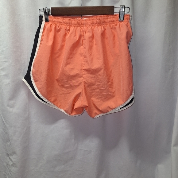 Nike women's running shorts size medium - Picture 4 of 5